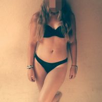 soumise cherche couple de dominateur BDSM sur Nimes