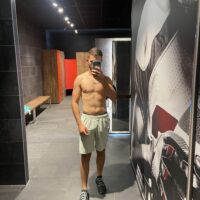 Jeune mec musclé cherche plans cul gratuits sur Nîmes